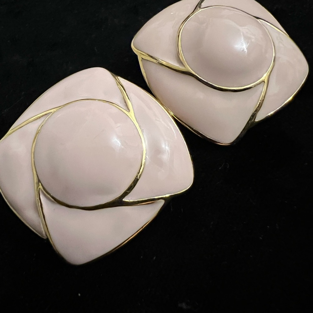 Vintage Monet Good tone and Pink enamel Clip on Earrings